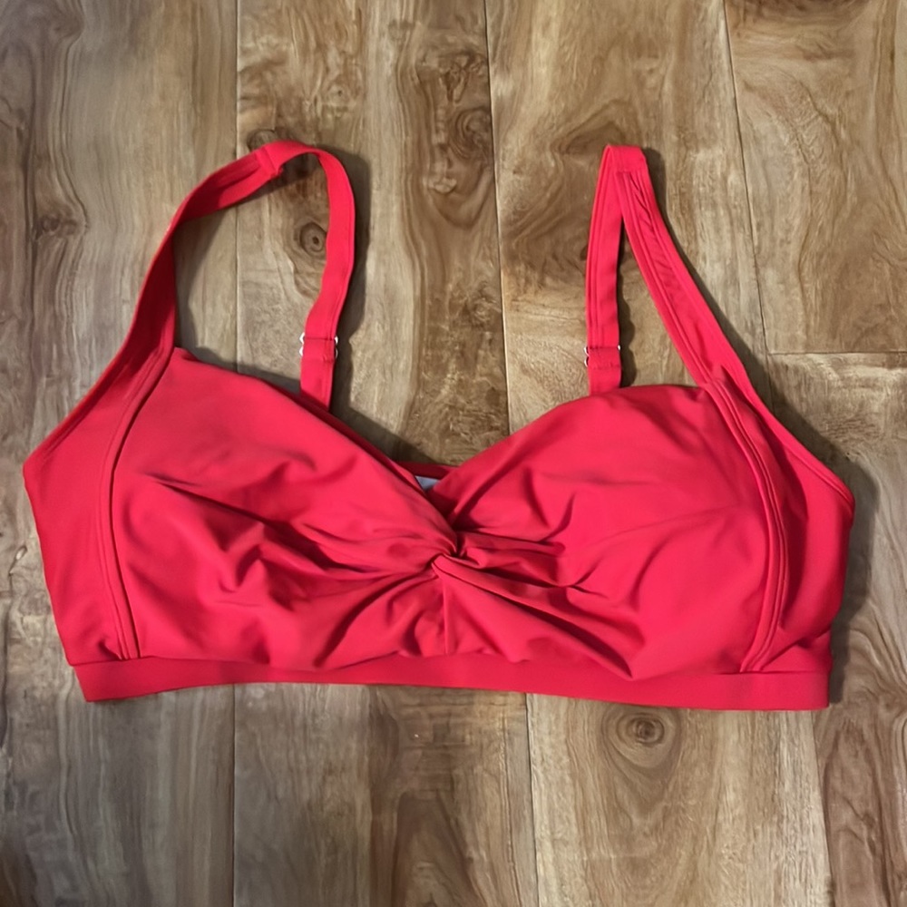 Red bikini 👙 - Picture 4 of 5